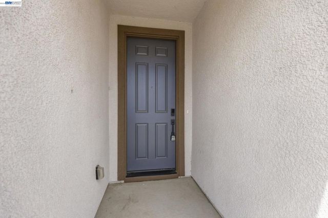 2261 Hewins Street, Manteca, CA 95337