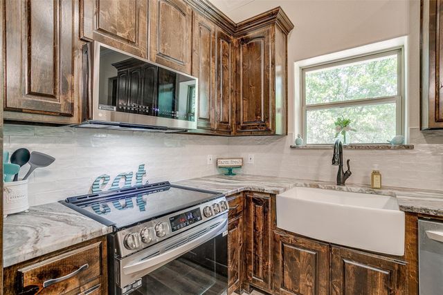 313 Broken Rd Road, Perrin, TX 76486