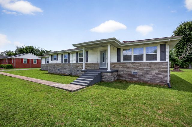 445 W Broad St, Smithville, TN 37166