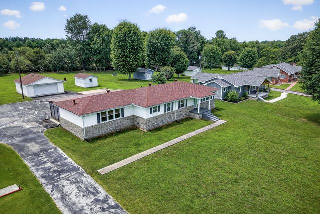 445 W Broad St, Smithville, TN 37166