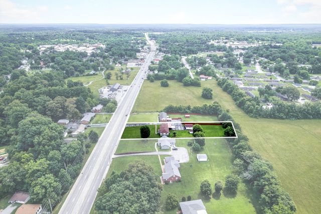 445 W Broad St, Smithville, TN 37166