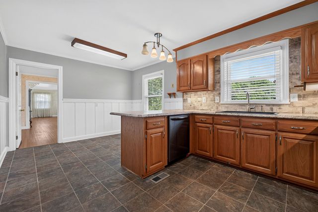 445 W Broad St, Smithville, TN 37166