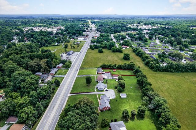 445 W Broad St, Smithville, TN 37166