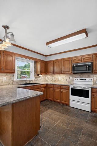 445 W Broad St, Smithville, TN 37166