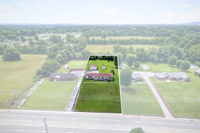 445 W Broad St, Smithville, TN 37166