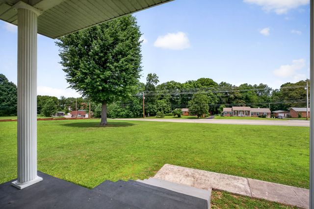 445 W Broad St, Smithville, TN 37166
