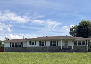 445 W Broad St, Smithville, TN 37166