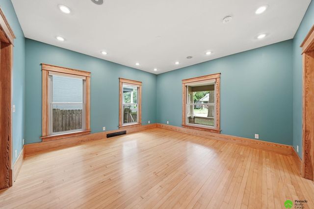 702 Sumner Street, Lincoln, NE 68502