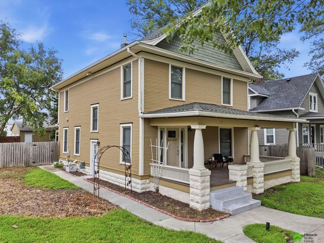 702 Sumner Street, Lincoln, NE 68502