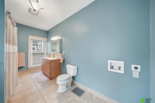 702 Sumner Street, Lincoln, NE 68502