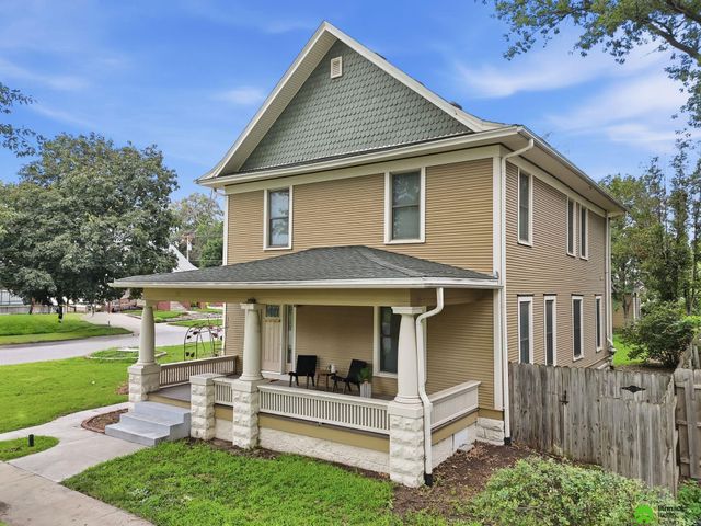 702 Sumner Street, Lincoln, NE 68502
