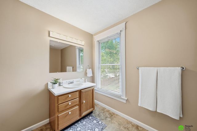 702 Sumner Street, Lincoln, NE 68502