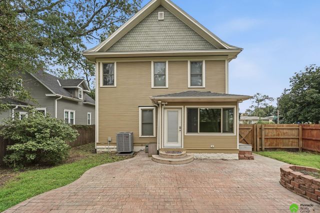 702 Sumner Street, Lincoln, NE 68502