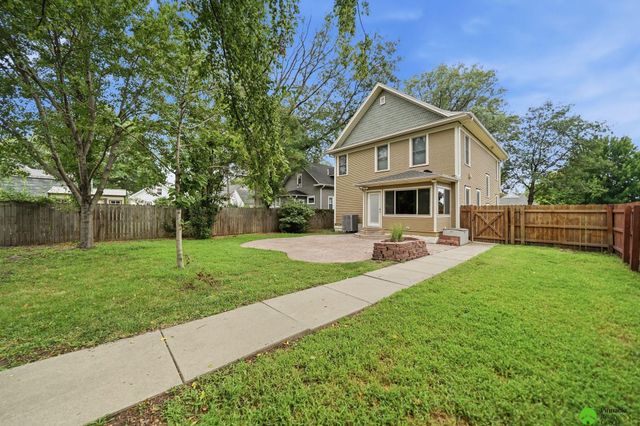 702 Sumner Street, Lincoln, NE 68502