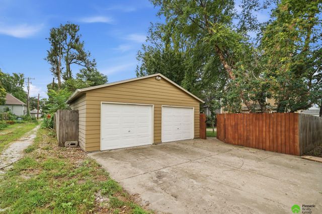 702 Sumner Street, Lincoln, NE 68502
