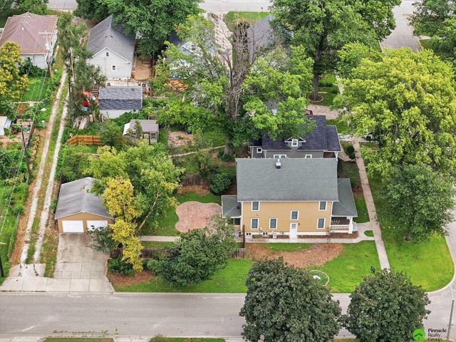 702 Sumner Street, Lincoln, NE 68502