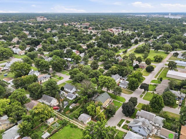 702 Sumner Street, Lincoln, NE 68502
