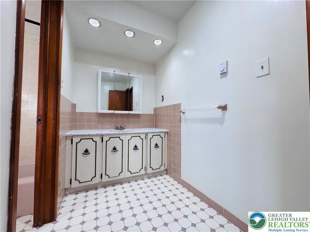 944 East Federal Street, Salisbury Twp, PA 18103