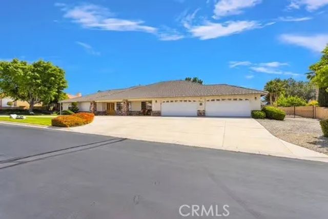 19875 Eyota Road, Apple Valley, CA 92308