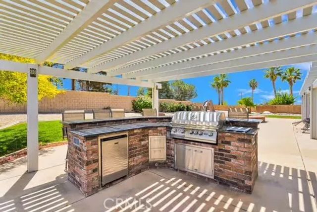 19875 Eyota Road, Apple Valley, CA 92308