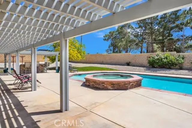 19875 Eyota Road, Apple Valley, CA 92308