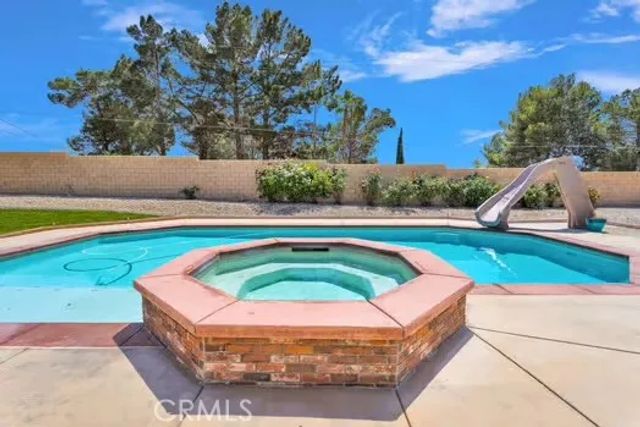 19875 Eyota Road, Apple Valley, CA 92308