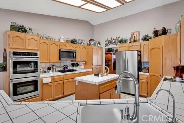 19875 Eyota Road, Apple Valley, CA 92308