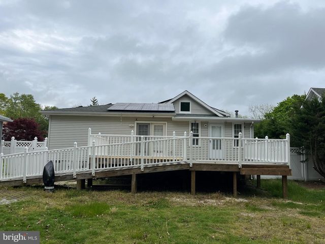 112 1ST AVE, Tuckerton, NJ 08087