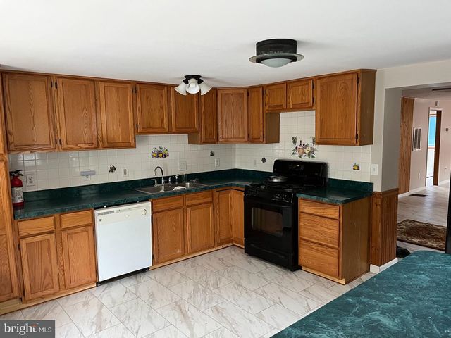 112 1ST AVE, Tuckerton, NJ 08087