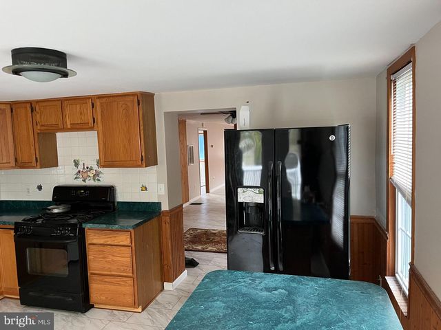 112 1ST AVE, Tuckerton, NJ 08087