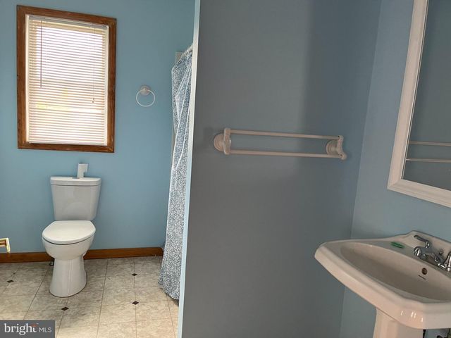 112 1ST AVE, Tuckerton, NJ 08087