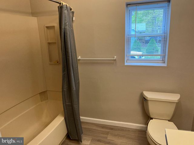 112 1ST AVE, Tuckerton, NJ 08087