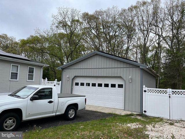 112 1ST AVE, Tuckerton, NJ 08087