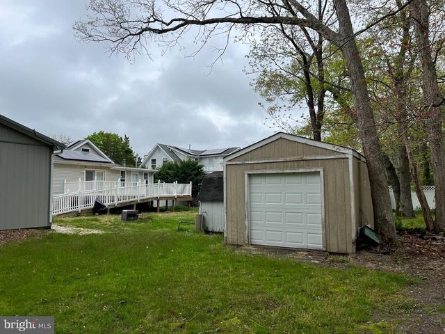112 1ST AVE, Tuckerton, NJ 08087