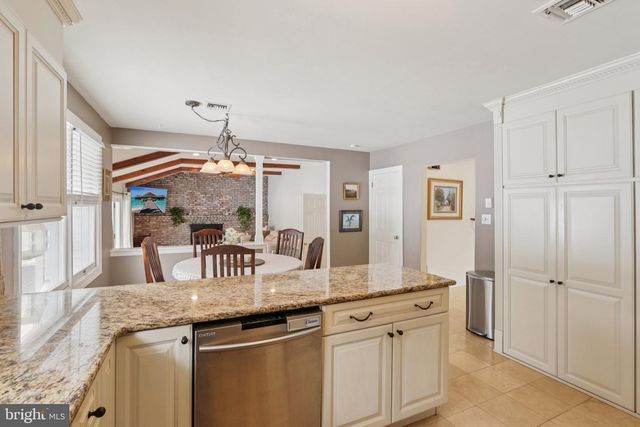 2028 LEGAT LN, Harleysville, PA 19438