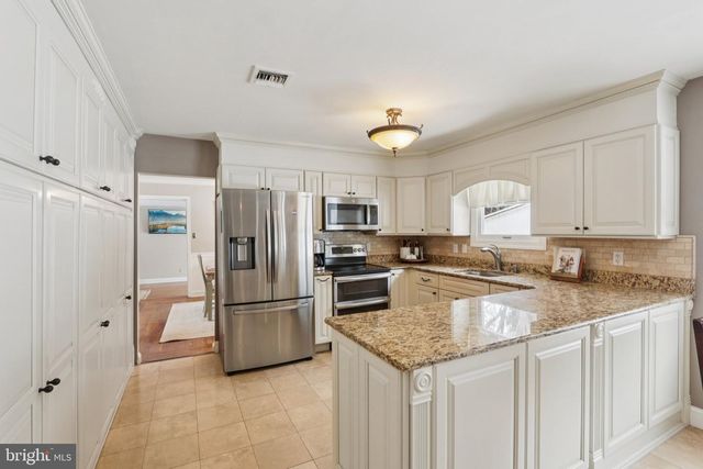 2028 LEGAT LN, Harleysville, PA 19438