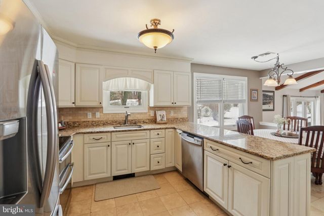 2028 LEGAT LN, Harleysville, PA 19438