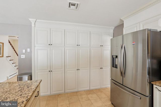 2028 LEGAT LN, Harleysville, PA 19438