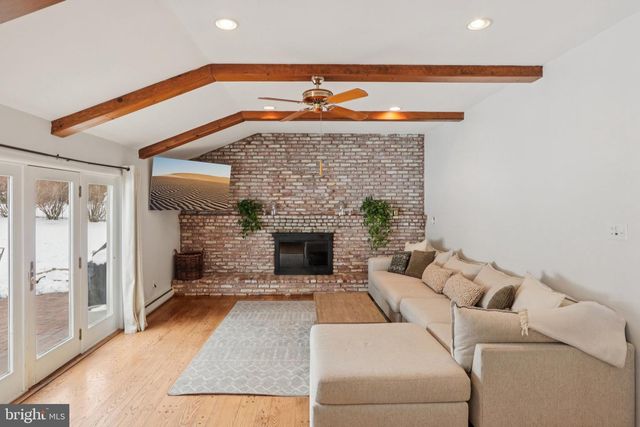 2028 LEGAT LN, Harleysville, PA 19438