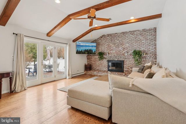 2028 LEGAT LN, Harleysville, PA 19438