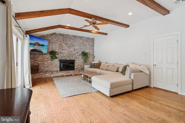 2028 LEGAT LN, Harleysville, PA 19438