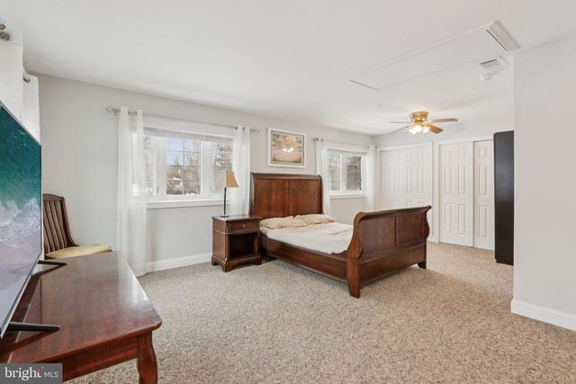 2028 LEGAT LN, Harleysville, PA 19438