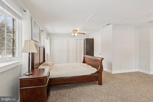 2028 LEGAT LN, Harleysville, PA 19438