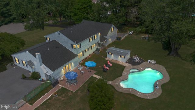 2028 LEGAT LN, Harleysville, PA 19438