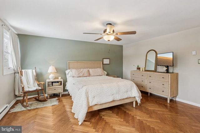 2028 LEGAT LN, Harleysville, PA 19438