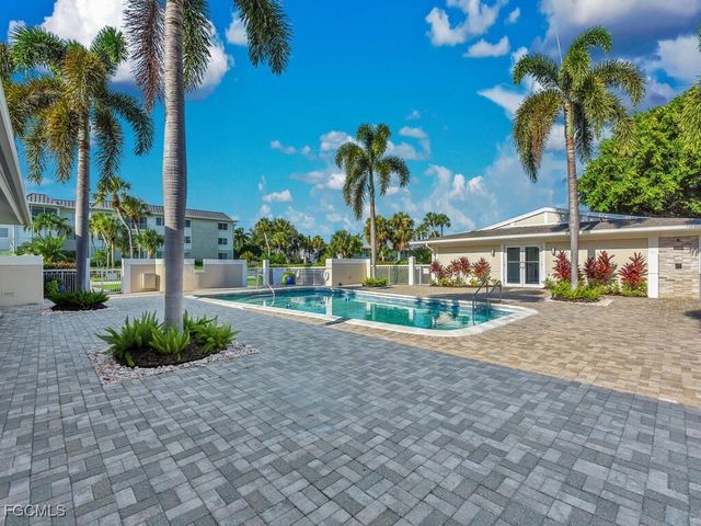 665 12th AVE S 665, Naples, FL 34102