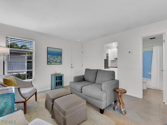 665 12th AVE S 665, Naples, FL 34102