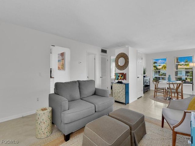 665 12th AVE S 665, Naples, FL 34102