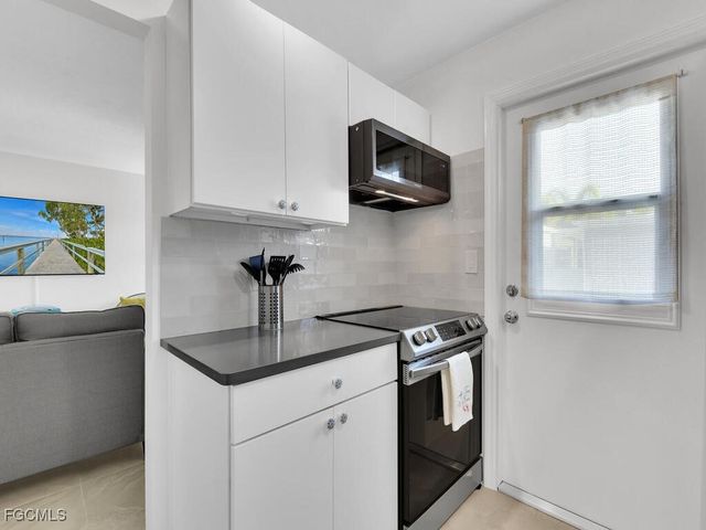 665 12th AVE S 665, Naples, FL 34102