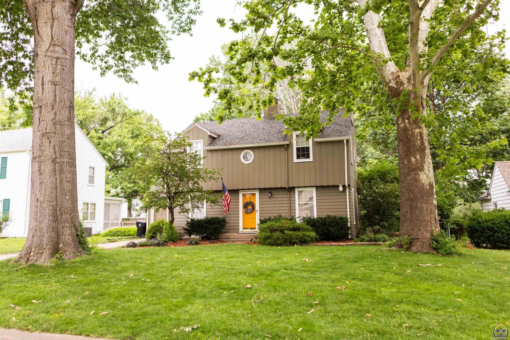 1822 SW Campbell AVE, Topeka, KS 66604